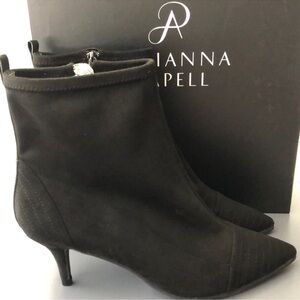 NIB Suede heeled boots NIB Adrianna Papell  size 9